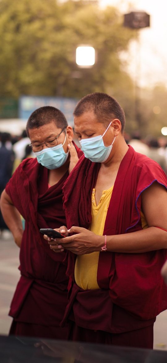 福利电影 App 搜索界面，顶部搜索框内填着一段模糊描述，下方列出五条候选结果并标注了匹配理由